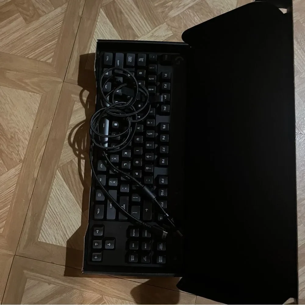 Logitech g pro tkl Wired Mechanical Keyboard gx Blue Clicky rgb Gaming